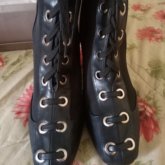 🎉🎉SALE GOING ON🎉🎉 GLAMOUR CHIC SHOES - Picture 4 of 7